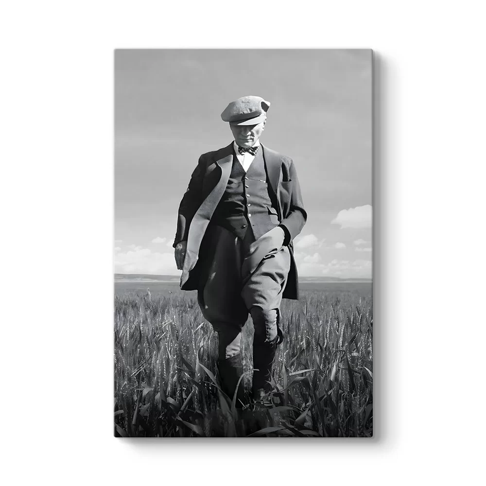 Atatürk Başak Tarlasında Yürürken Kanvas Tablo